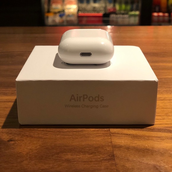 AirPods 2nd generation (unavailable) - Picture 2 of 5